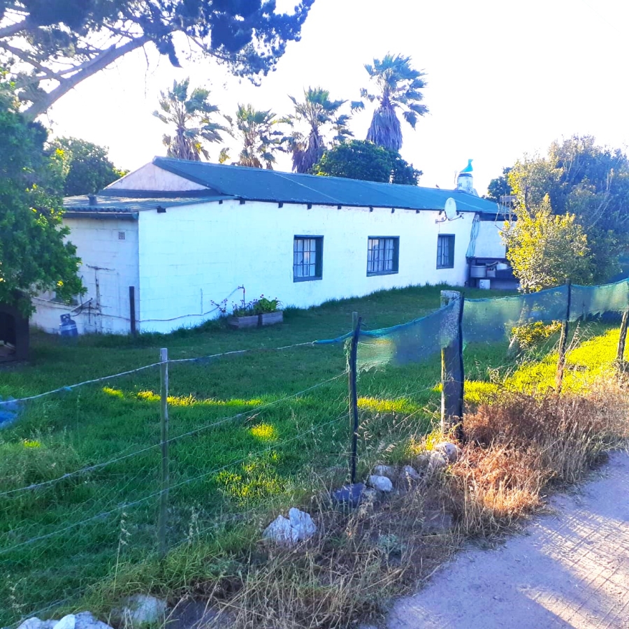 18 Bedroom Property for Sale in Trekoskraal Western Cape